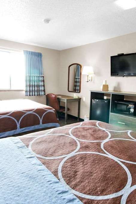 Hotel Super 8 by Wyndham Kenosha/Pleasant Prairie photo 2