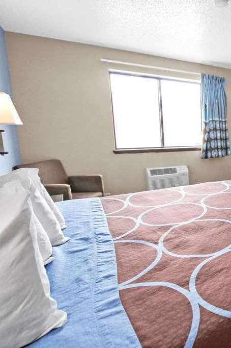 Hotel Super 8 by Wyndham Kenosha/Pleasant Prairie photo 1