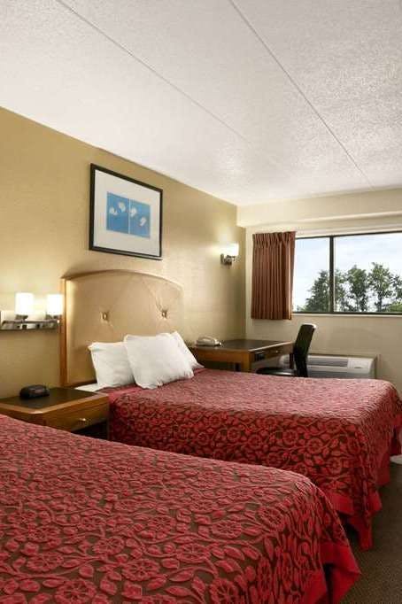 Hotel Days Inn by Wyndham Cloverdale Greencastle photo 2