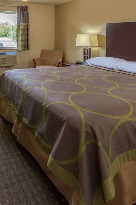 Hotel Super 8 by Wyndham Woodburn photo 2