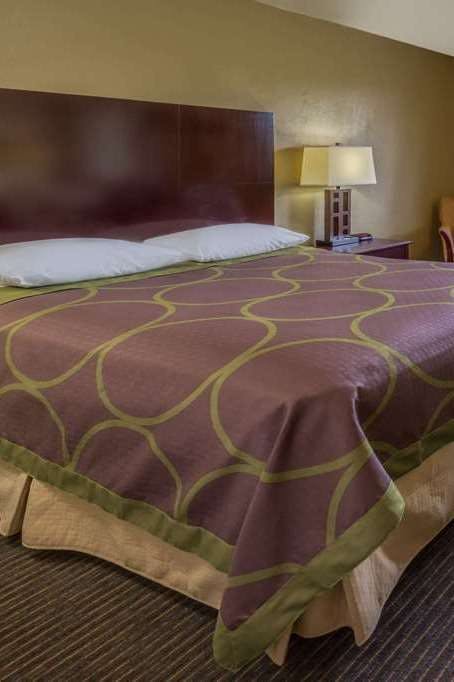 Hotel Super 8 by Wyndham Woodburn photo 1