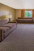 Hotel Super 8 by Wyndham Woodburn photo 5