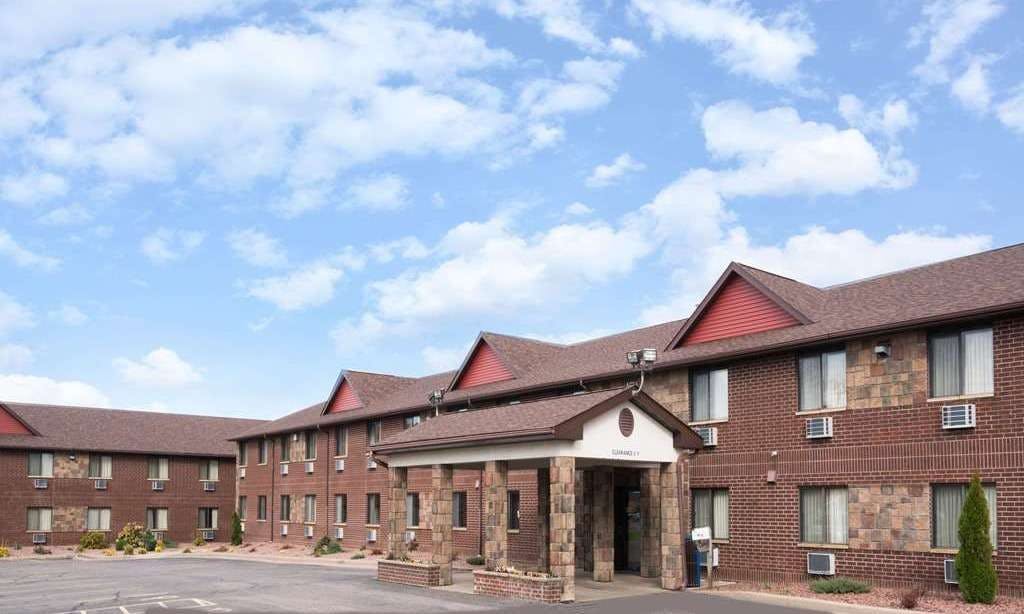 Baymont by Wyndham Eau Claire WI