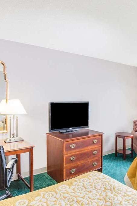 Hotel Days Inn by Wyndham Cambridge photo 3