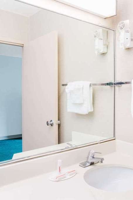 Hotel Days Inn by Wyndham Cambridge photo 4