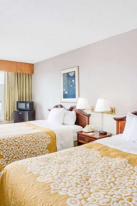 Hotel Days Inn by Wyndham Cambridge photo 2