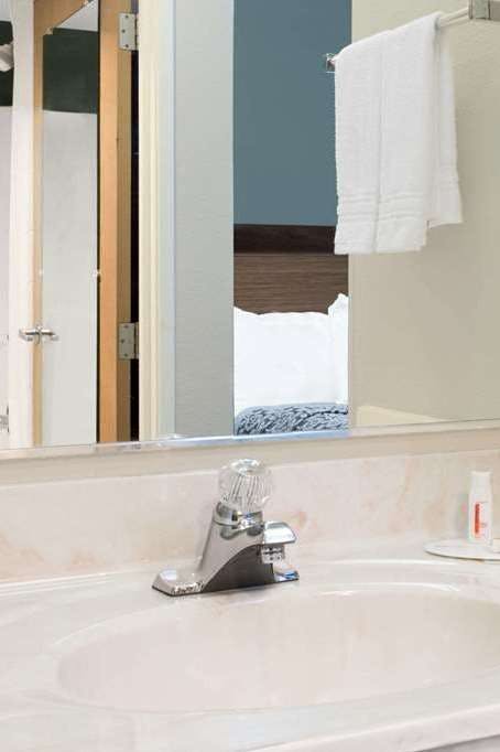 Hotel Days Inn Neenah photo 5