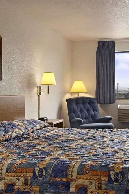 Hotel Super 8 by Wyndham The Dalles OR photo 2