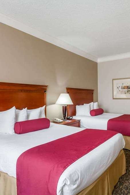 Hotel Baymont by Wyndham Madisonville photo 2