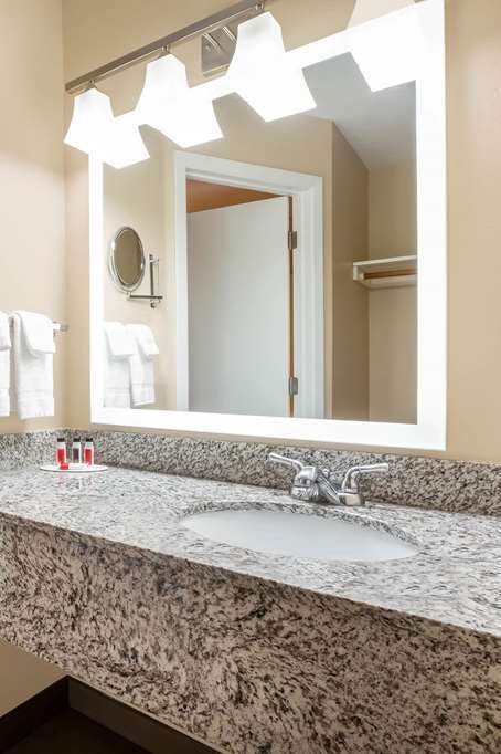 Hotel Baymont by Wyndham Kennewick WA photo 5