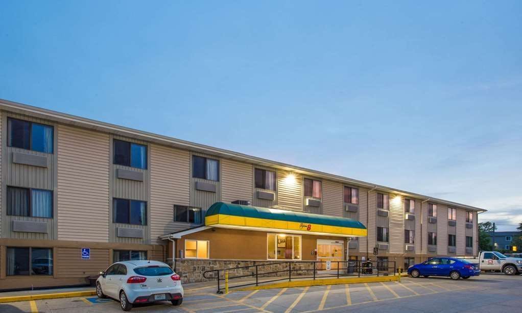 Super 8 Iowa City/Coralville