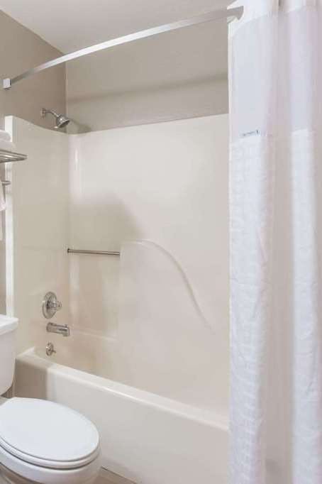 Hotel Super 8 Iowa City/Coralville photo 5