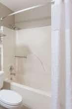 Hotel Super 8 Iowa City/Coralville photo 5