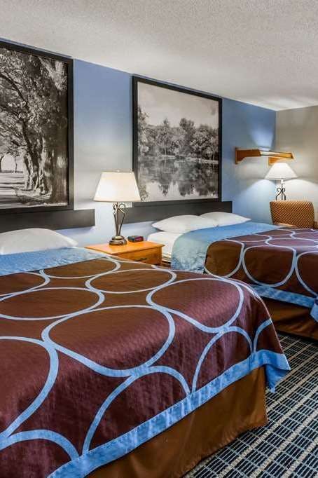 Hotel Super 8 Iowa City/Coralville photo 2