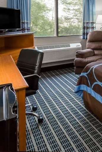 Hotel Super 8 Iowa City/Coralville photo 3