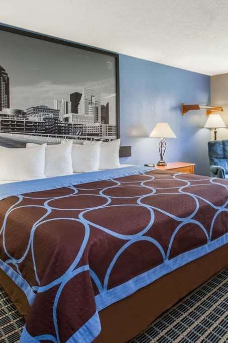 Hotel Super 8 Iowa City/Coralville photo 1