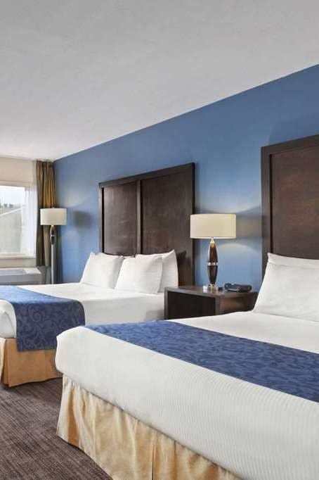 Hotel Days Inn by Wyndham Kelowna photo 2