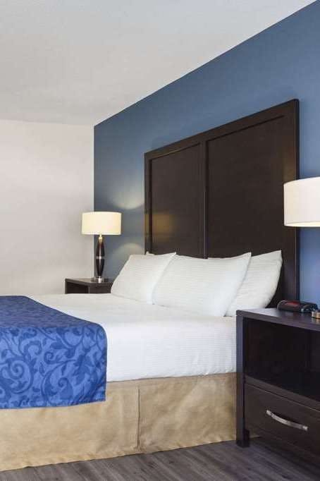 Hotel Days Inn by Wyndham Kelowna photo 1
