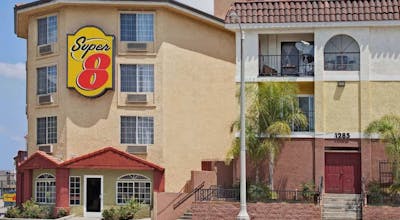 Super 8 by Wyndham Los Angeles Downtown