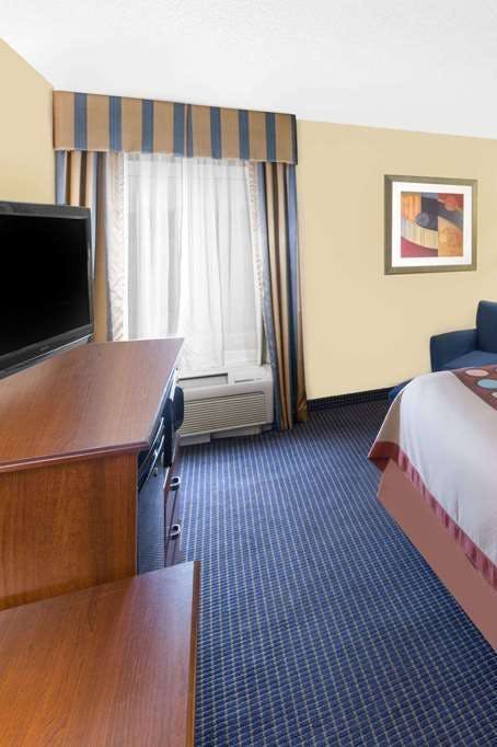 Hotel Super 8 by Wyndham Hattiesburg South photo 3