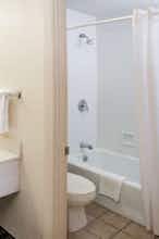 Hotel Days Inn and Suites Kokomo photo 4