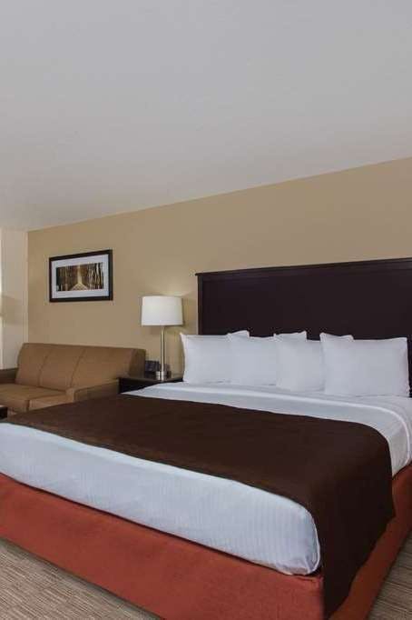 Hotel AmericInn by Wyndham Janesville photo 1