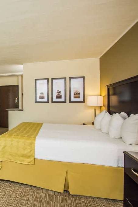 Hotel AmericInn by Wyndham Janesville photo 2