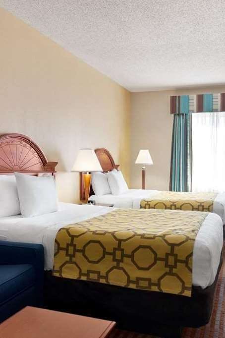 Hotel Baymont I S Elizabethtown photo 2