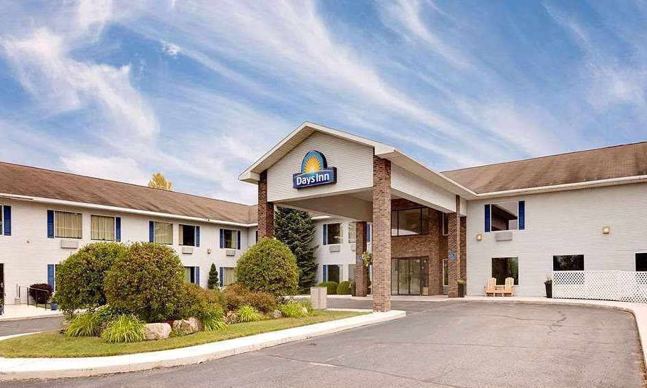 Days Inn by Wyndham Cadillac