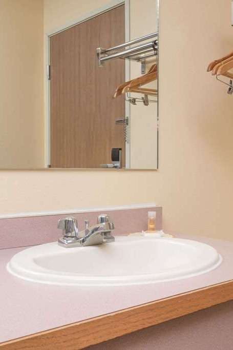 Hotel Days Inn by Wyndham West-Eau Claire photo 4