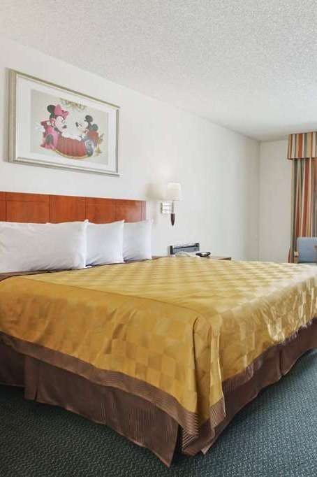 Hotel Travelodge Inn & Suites by Wyndham Anaheim on Disneyland Dr photo 2