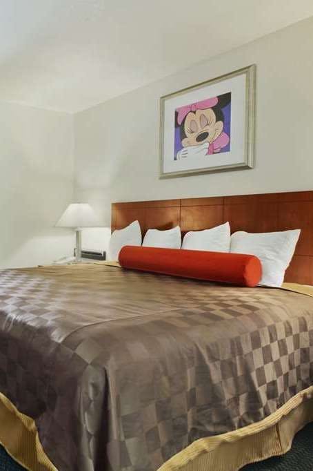 Hotel Travelodge Inn & Suites by Wyndham Anaheim on Disneyland Dr photo 1