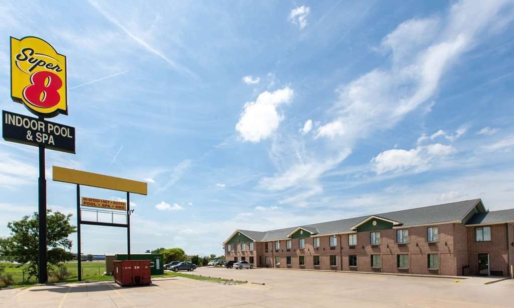 Super 8 by Wyndham Salina I-70