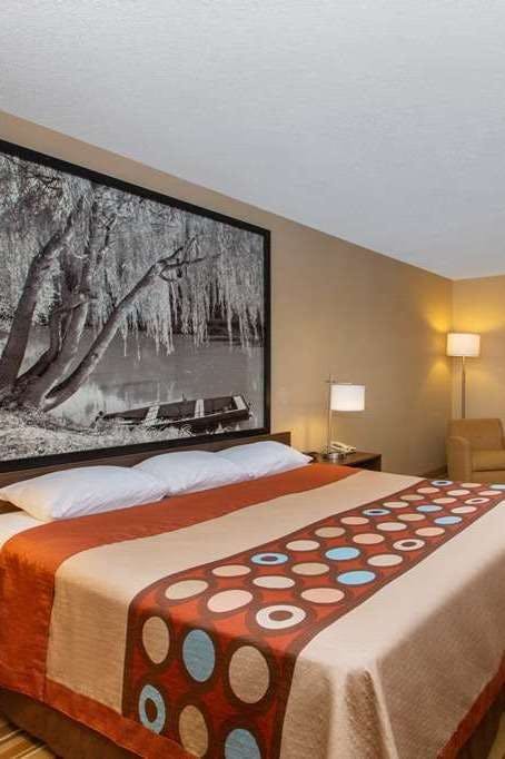 Hotel Super 8 by Wyndham Salina I-70 photo 2