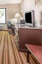 Hotel Super 8 by Wyndham Salina I-70 photo 4