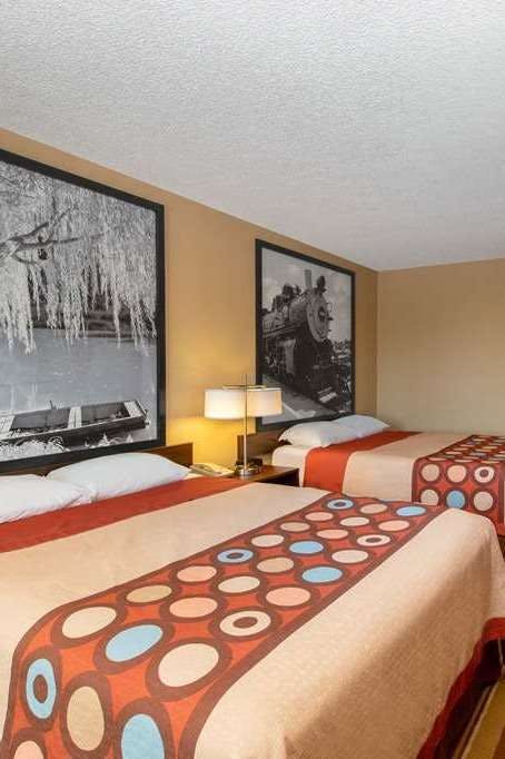 Hotel Super 8 by Wyndham Salina I-70 photo 3