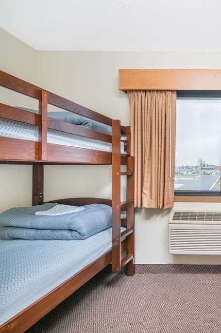 Hotel Days Inn & Suites by Wyndham Baxter Brainerd Area photo 2