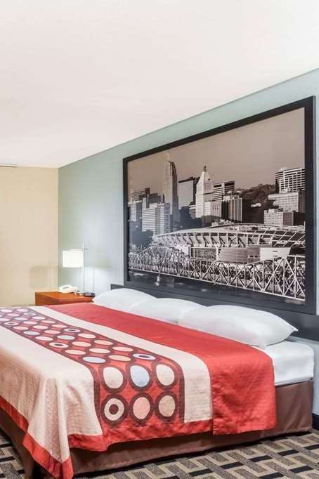 Hotel Super 8 by Wyndham Eddyville/Kuttawa photo 1