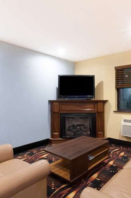 Hotel Super 8 by Wyndham Eddyville/Kuttawa photo 3