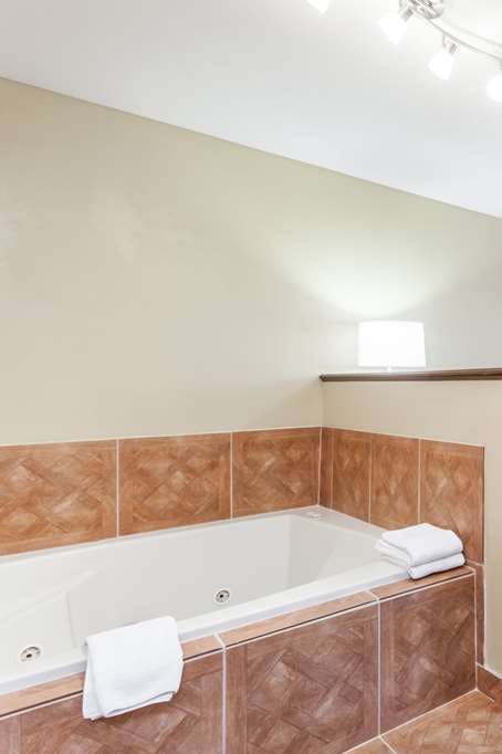 Hotel Super 8 by Wyndham Eddyville/Kuttawa photo 4