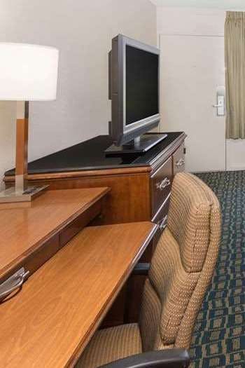 Hotel Super 8 By Wyndham Kingsland I-95/Naval Base Area photo 3