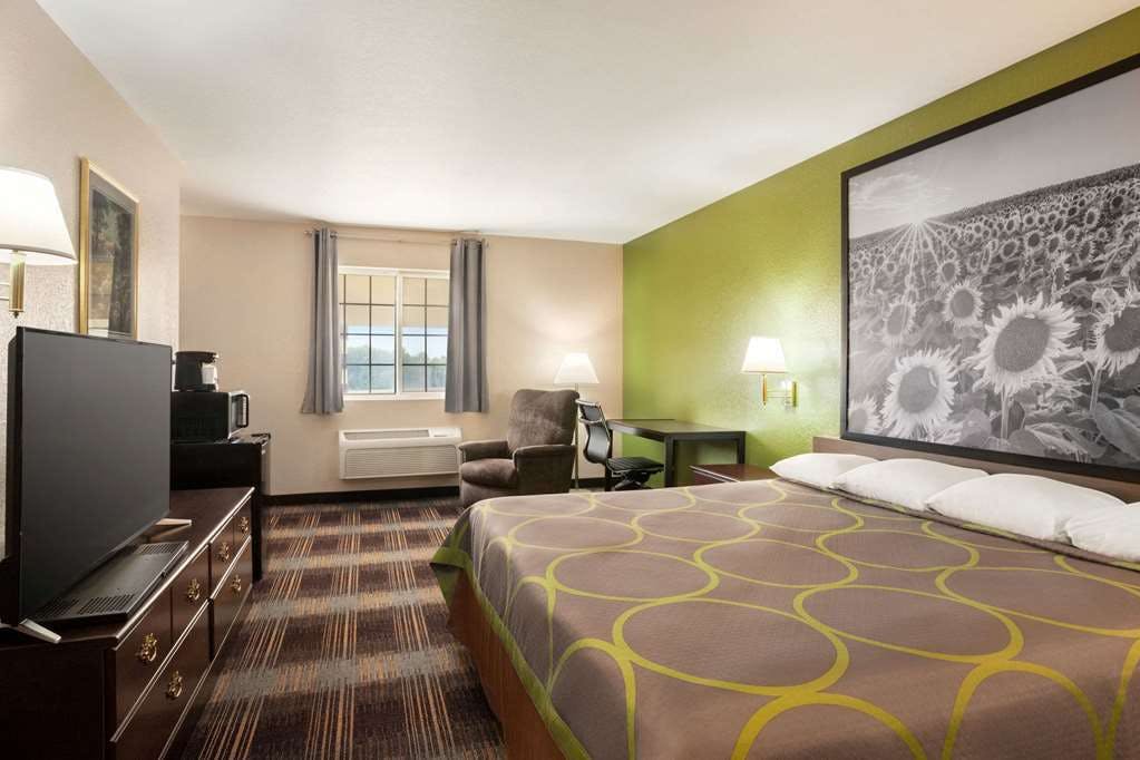 Hotel Super 8 by Wyndham Holton photo 1