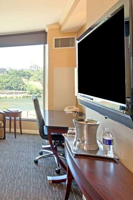 Hotel Wyndham Grand Pittsburgh Downtown photo 3