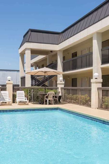 Hotel Baymont Griffin photo 5