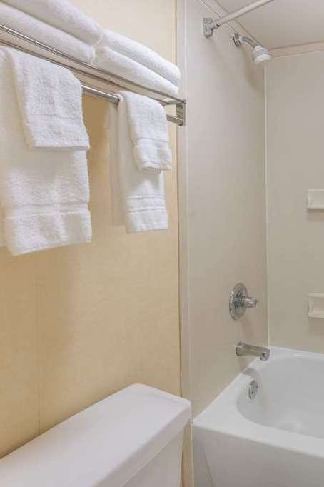 Hotel Baymont Griffin photo 4