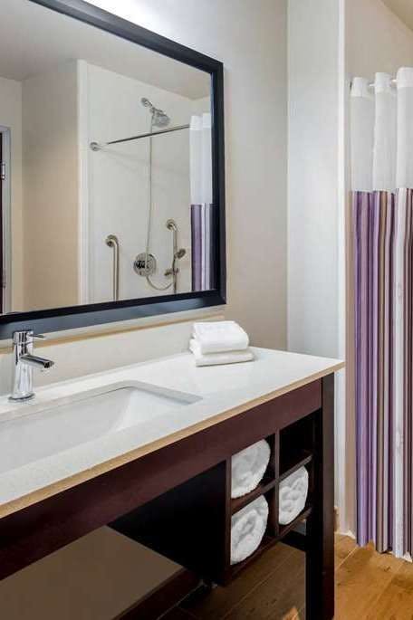 Hotel La Quinta Inn & Suites by Wyndham McAllen Convention Center photo 4