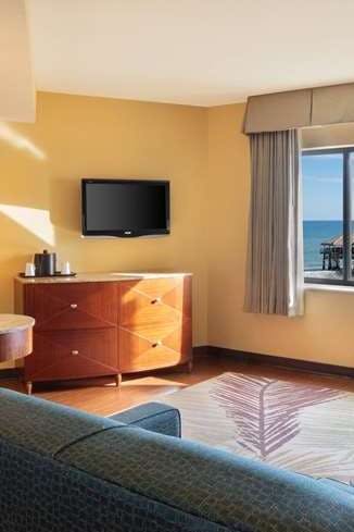 Hotel La Quinta Inn & Suites by Wyndham Cocoa Beach Oceanfront photo 4