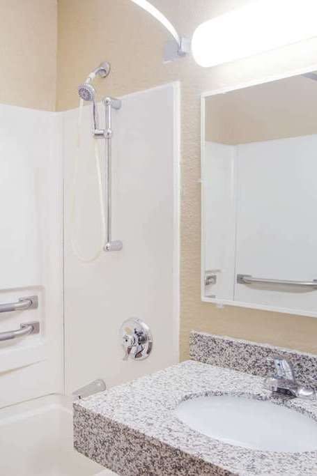 Hotel Super 8 by Wyndham Massena NY photo 4