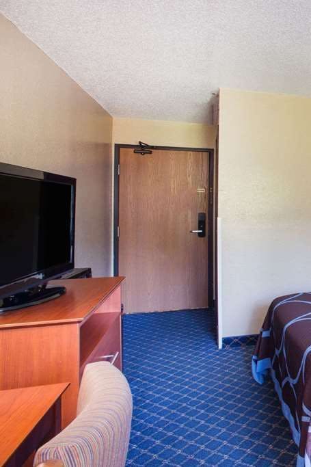 Hotel Super 8 by Wyndham Massena NY photo 3