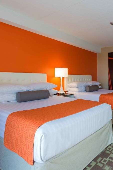 Hotel Howard Johnson Plaza by Wyndham by the Falls / Niagara Falls photo 2